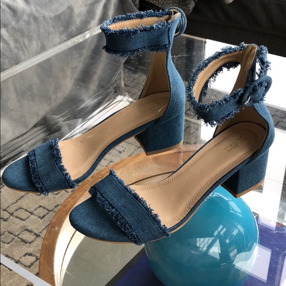 ‼️3/$20 or 4/$25‼️ Denim Sandel heel